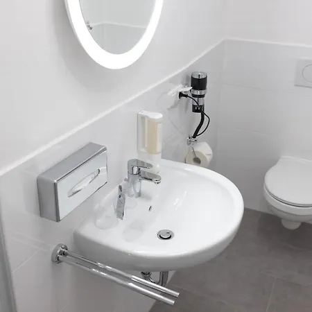 Hotel Ana Living Center By Arthotel Ana - Self-service-hotel 2*